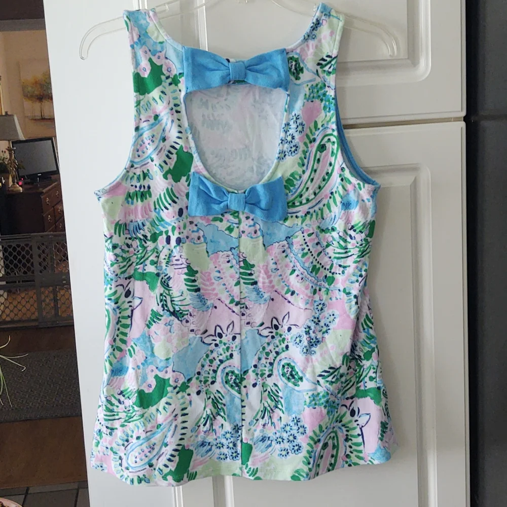 Ladies Crown & Ivy sleeveless top. - Picture 2 of 3